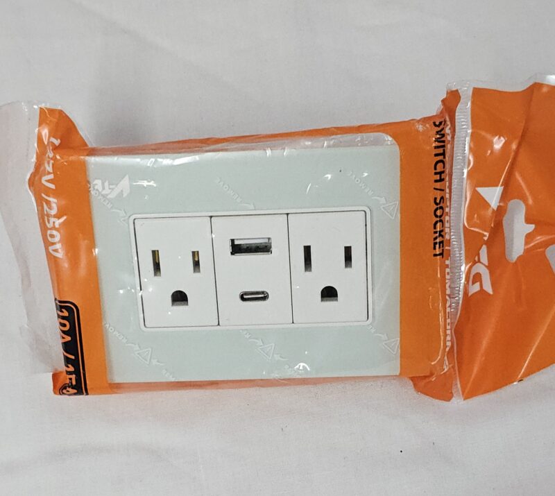 20260116_171043 Tomacorriente Doble Moderno con Puertos USB y USB-C